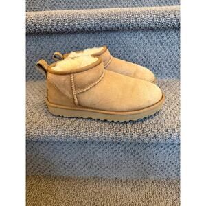Ugg Ultra Mini Womens Boots size 7